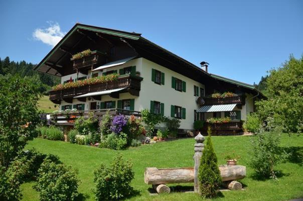 Haus Lindeneck - Erika Schwentner Lägenhet Kössen Exteriör bild